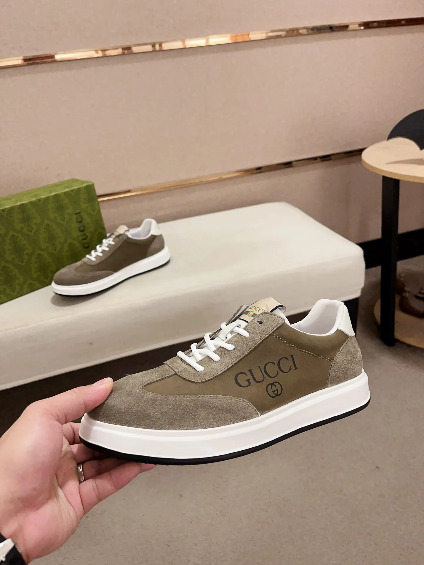 Men's shoes 💰 462 💰 High-quality new GUCCI counters are launched simultaneously. The new men's shoes, 😘fabrics are selected from imported cowhide, and the lining is sheepskin lining. 👍🏿 High-end ☄️ air-cushion molded anti-slip rubber outsole, exquisite lines, simple and elegant, comfortable and high-end for leisure travel. Code number: 38 to 44 (45 can be customized and cannot be returned or exchanged)